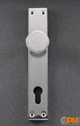 Komas 26087 štítek 90 mm s knoflíkem na vložku